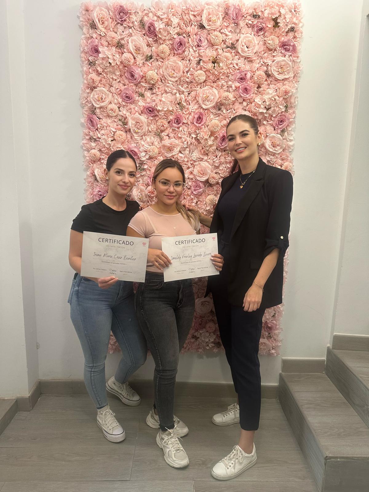 Lash artistry by Carina